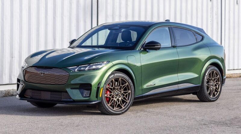 Mustang Mach-E continua a assar o Mustang regular nas vendas